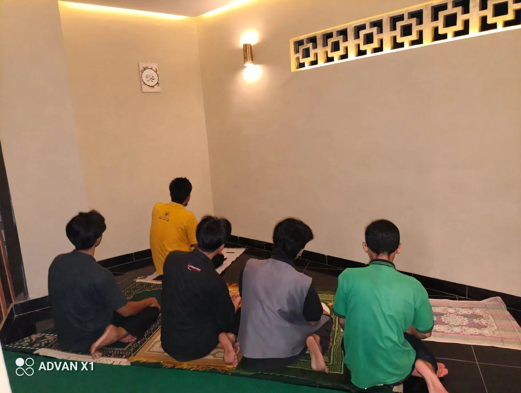 ber Jamaah di mushola omahpelem